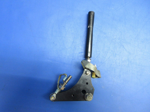 Diamond DA-42 Bellcrank Flap Assy w/ Rod P/N D60-2527-30-00_1 (0623-779)