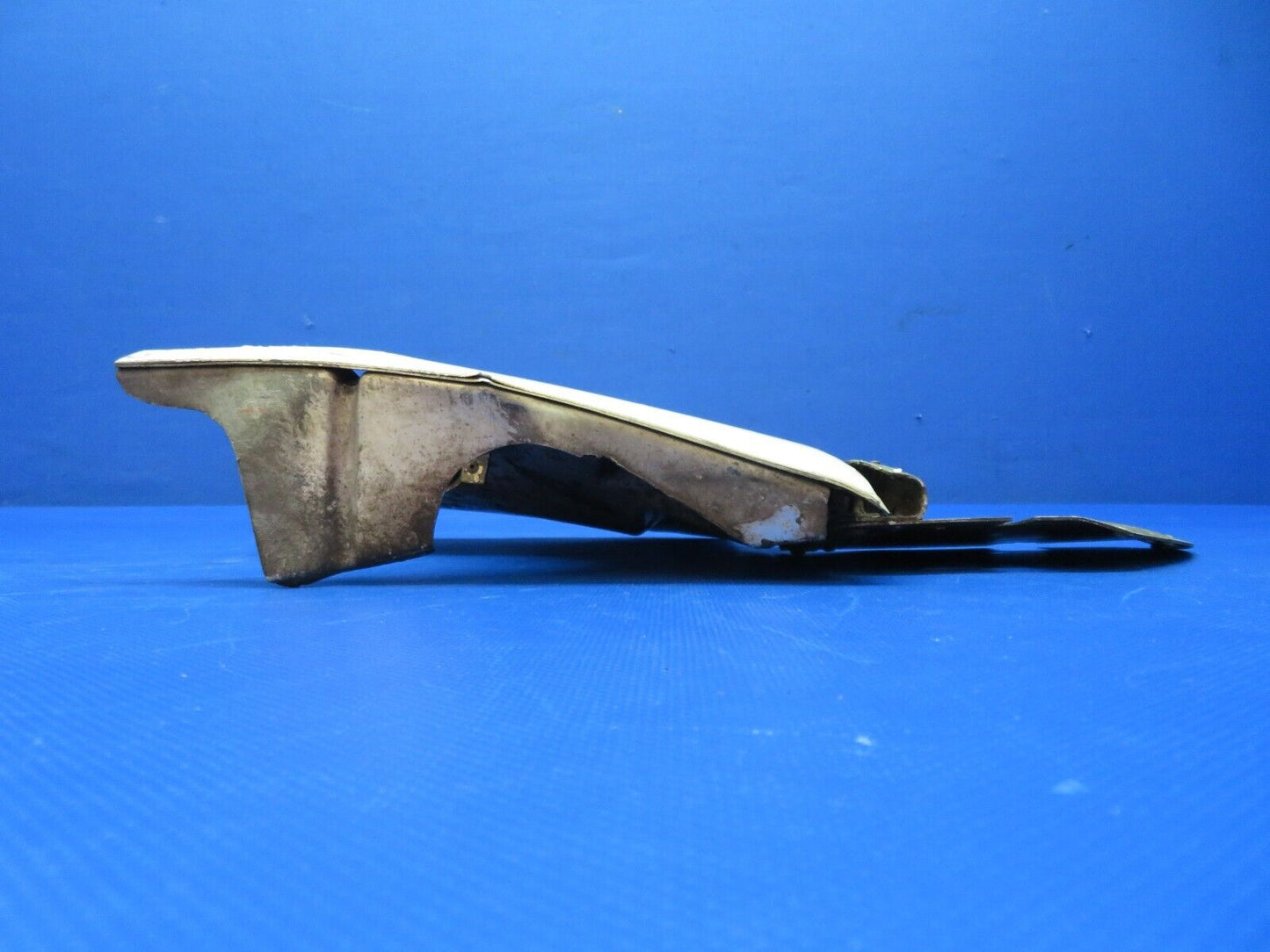Cessna 337 / 337E LH FWD Cowl Flap Assy P/N 1552008-1 (1223-303)