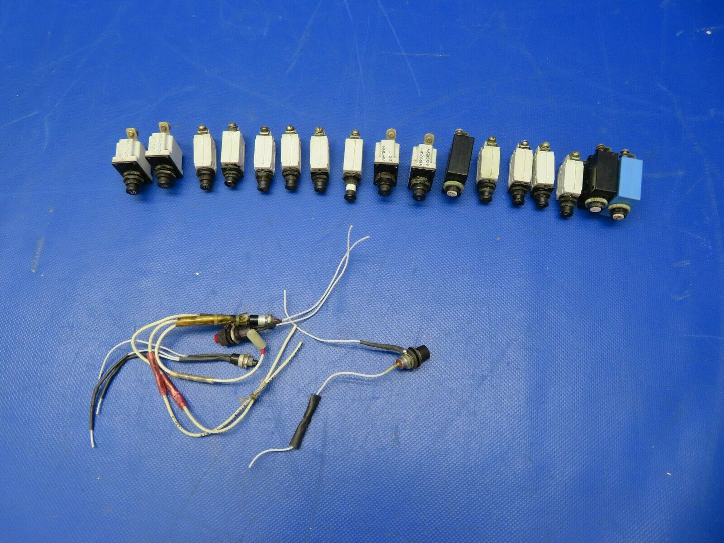 Beech 95-B55 Baron Circuit Breakers P/N 7277-2-5, 7277-2-3 LOT OF 17 (0721-759)