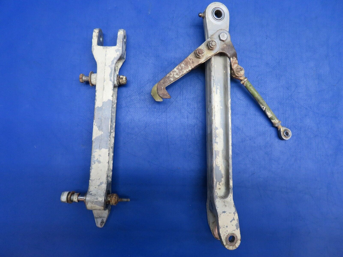 Early Cessna 310 LH MG Side Link Assy Upper & LWR P/N 0841102-4 (1223-1032)