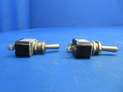 1964 Cessna 172 Switch / Circuit Breaker P/N W31-X2M1G-40 LOT OF 4 (0123-608)