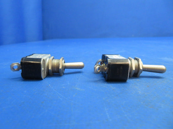 1964 Cessna 172 Switch / Circuit Breaker P/N W31-X2M1G-40 LOT OF 4 (0123-608)