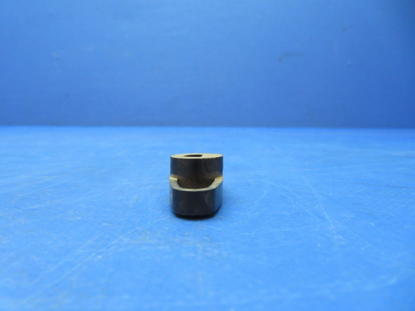 Beech Knob P/N 6307-131 LOT OF 2 NOS (1023-193)