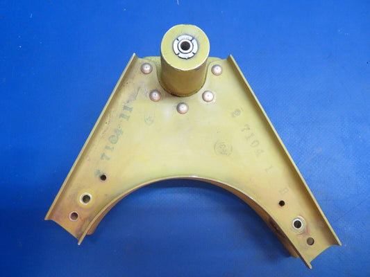 Lake LA-4-200 Bellcrank Assy Aileron Trim Controls LH P/N 2-7104-1 (1222-904)
