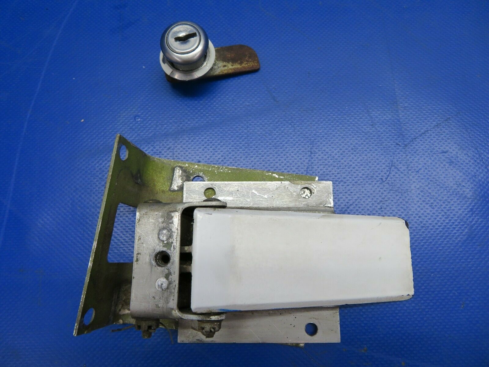 Piper PA-32RT-300 Lance II Door Latch FWD Cabin Door P/N 79515-07 (0620-329)