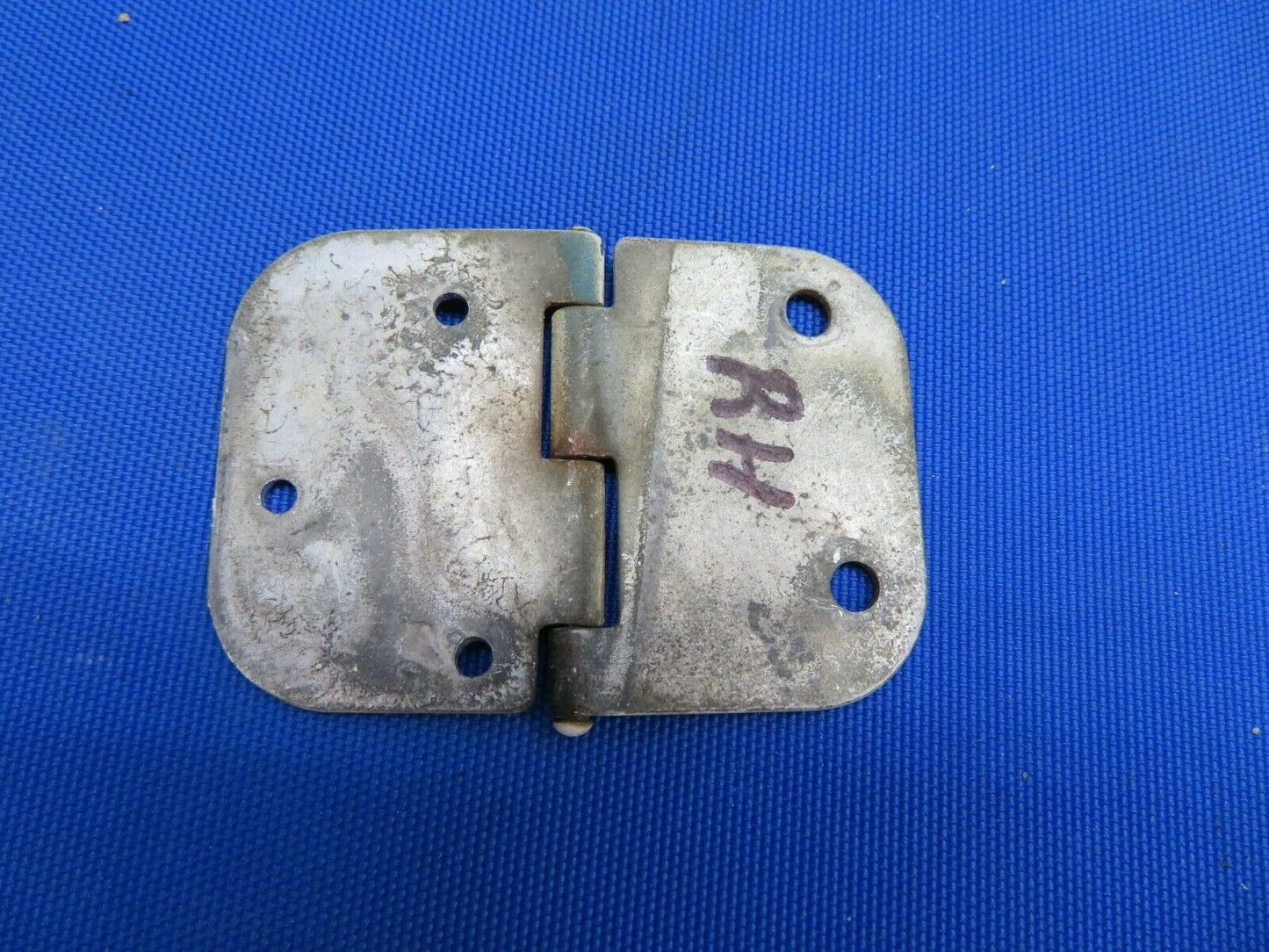 Cessna 172M Lower Door Hinge w / Original Pins P/N 0511280-3 (0820-496)
