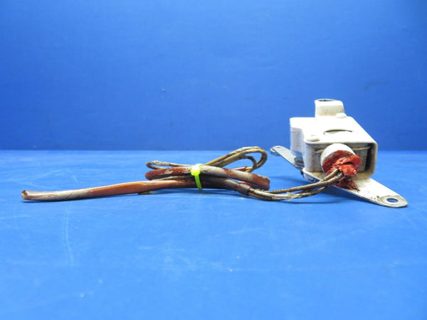 Cessna 310 / 310I Micro Switch LH Main Gear Bracket P/N 0841000-14 (1023-122)