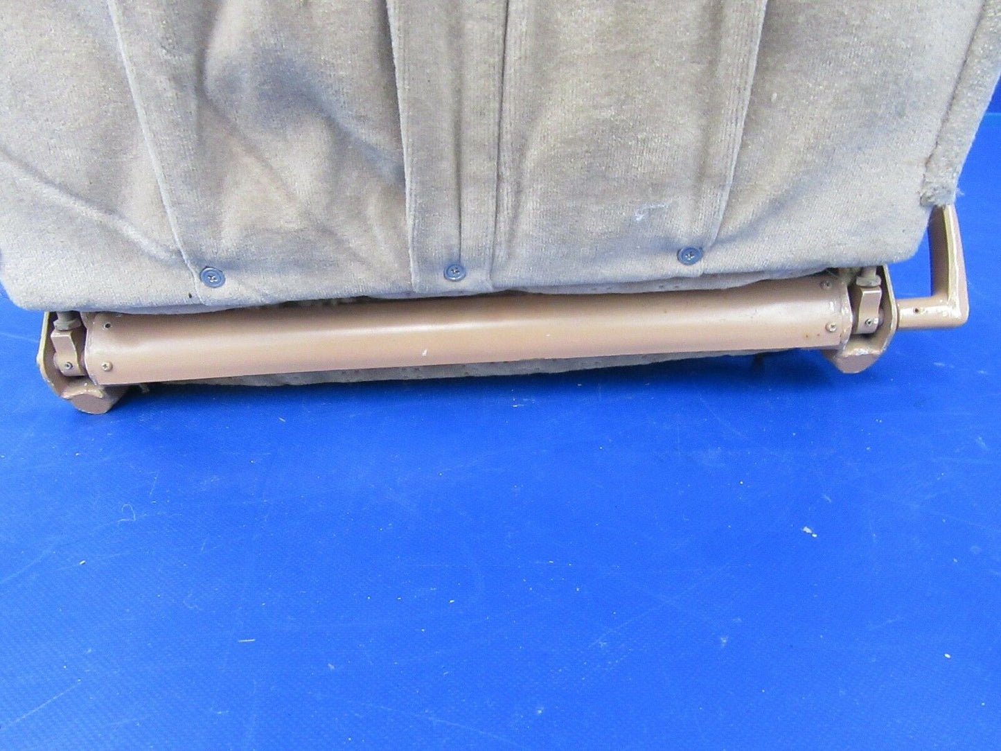Piper PA-32 Cherokee Six Center Seat Plush Beige (0418-205)