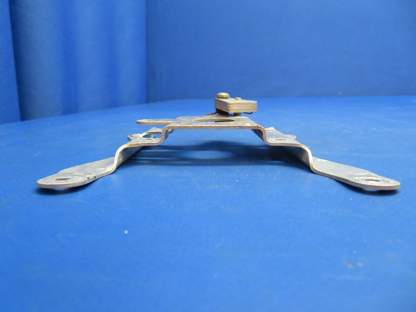 Piper PA-28-201T Dakota Airborne Fuel Selector Valve Assy P/N 1H80-2 (1222-705)