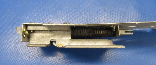 Cessna 172 Door RH Latch Assembly P/N 0511256-2 NOS (1218-197)