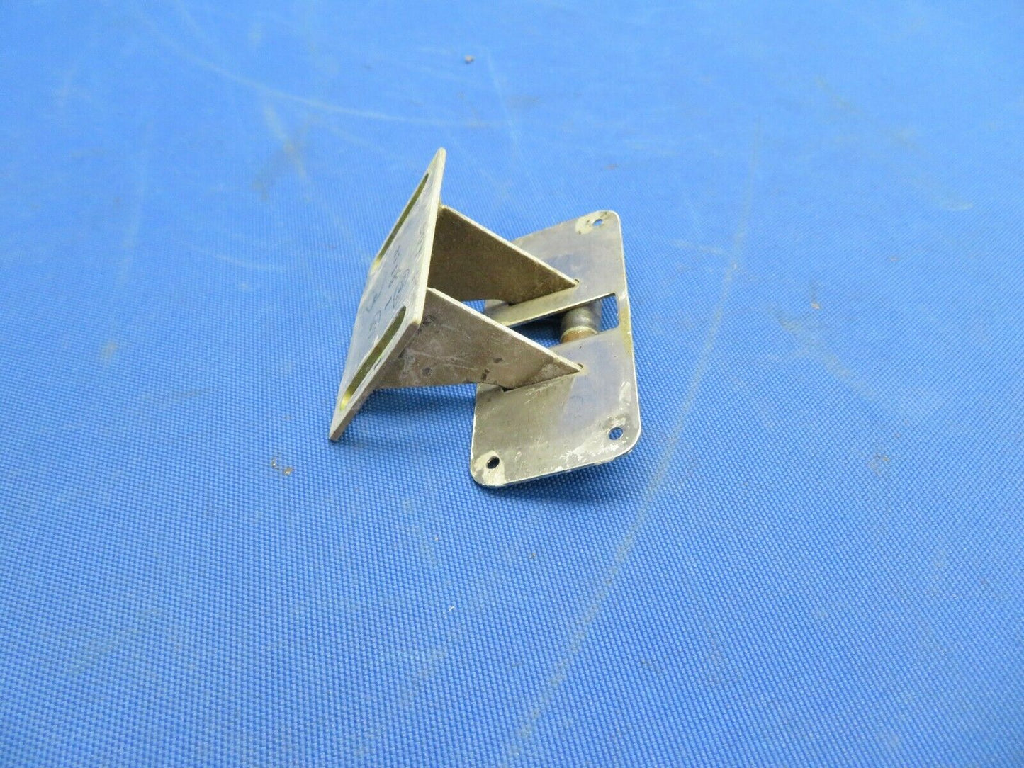Rockwell Commander 112A Bracket RH Door Catch P/N 43714-502 (1020-332)