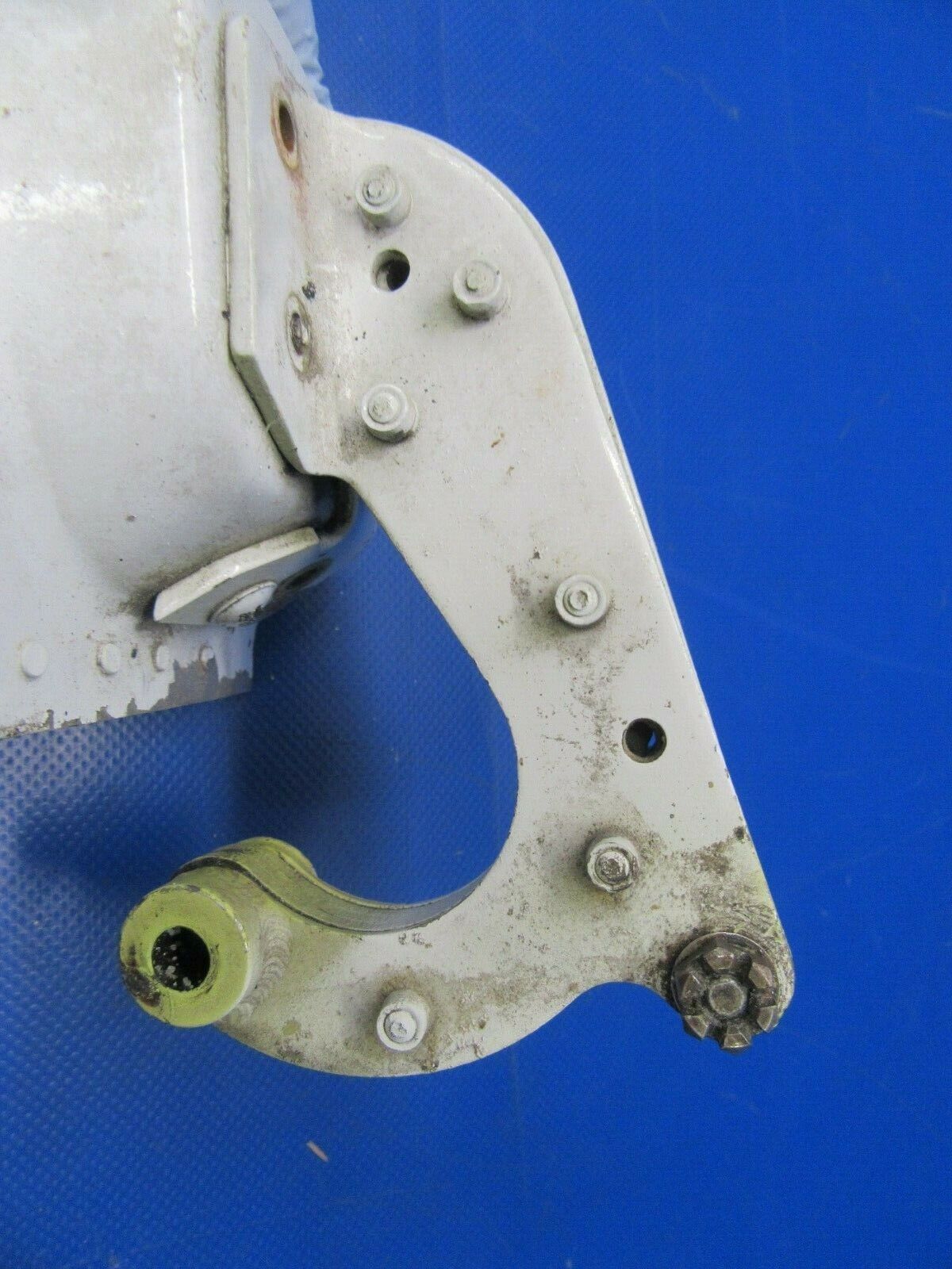 Beech 95-B55 Hinge Assy RH INBD MLG Door FWD Hinge P/N 35-815266-2 (0819-113)