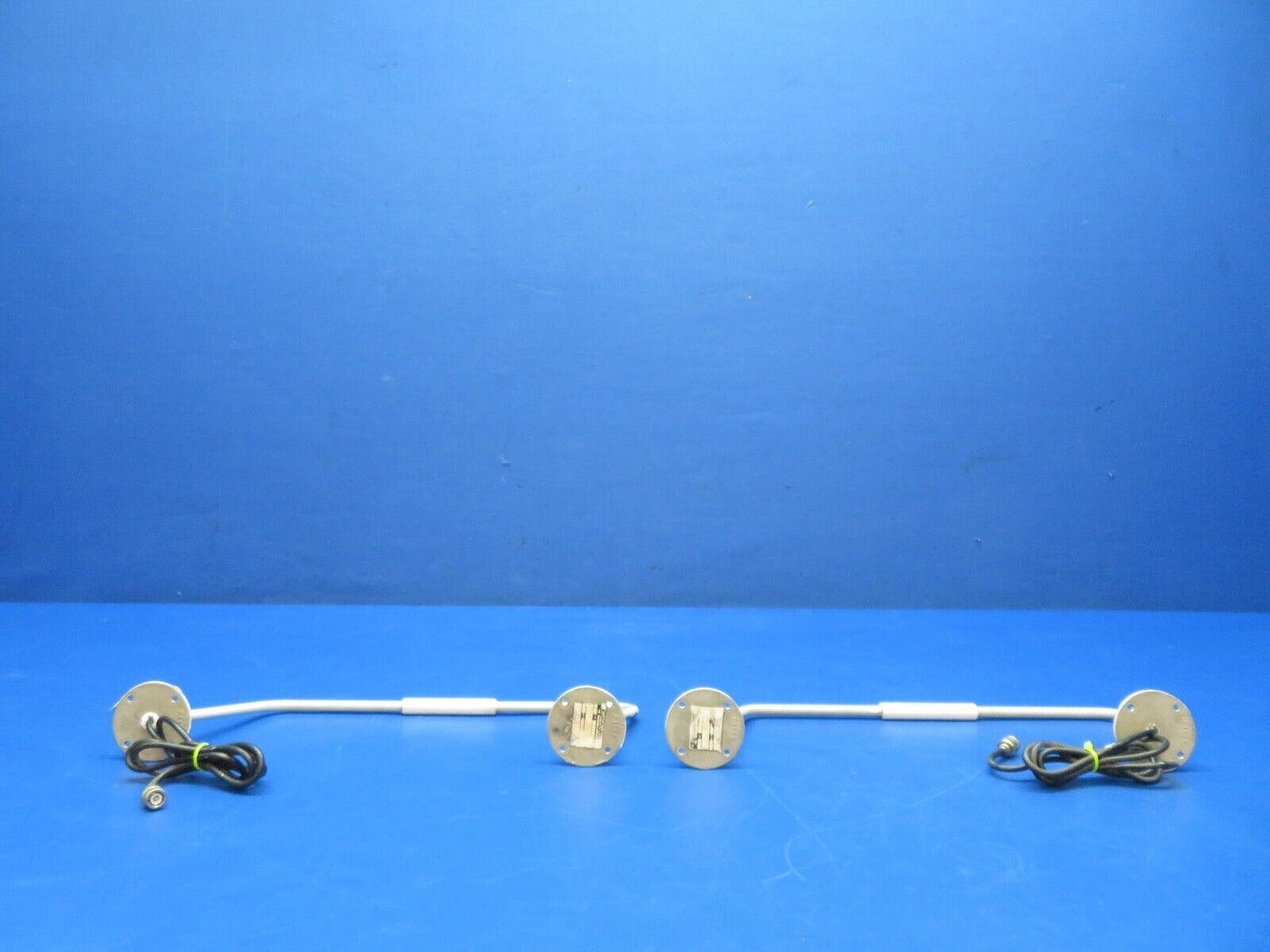 Cessna 401 / 401A Comant VOR/LOC/GS/ Antenna Set P/N CI205-1 (1223-346)