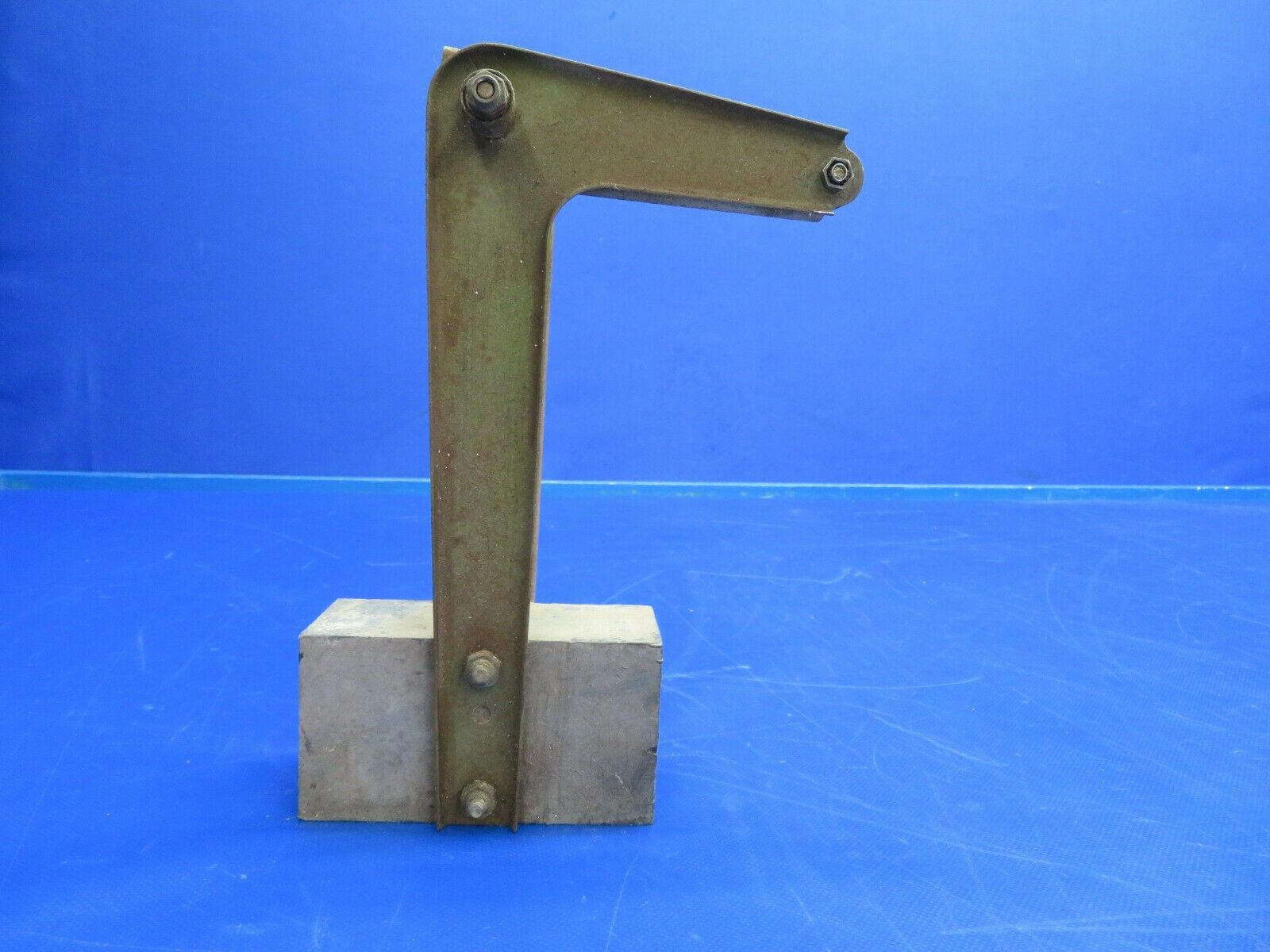 Cessna 310P Elevator Bellcrank Yoke & Weight P/N 0861171-2 (0620-708)