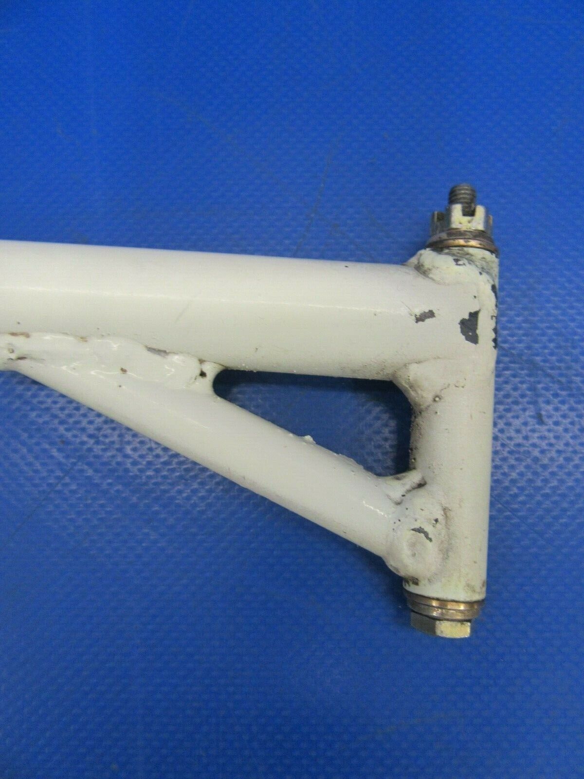 Bellanca 17-30A Super Viking Actuating Arm Aileron RH 195347R/H (0819-306)