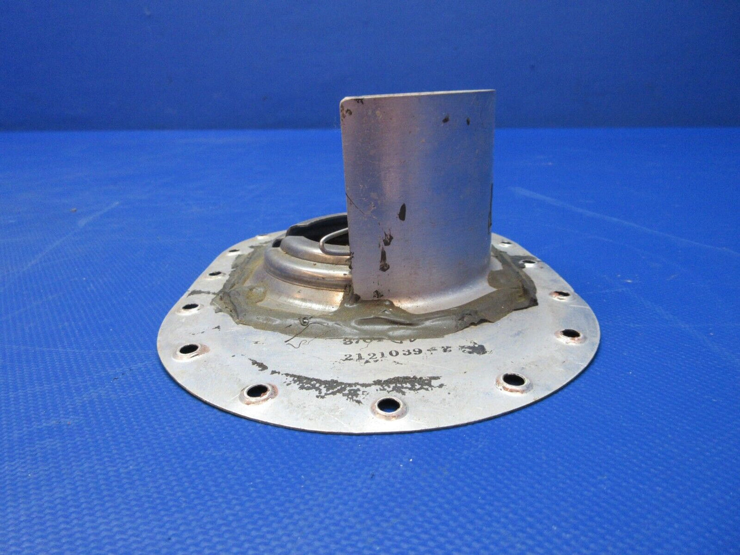 Cessna Fuel Cover Assy w/ Chain P/N 1726041-7   (0124-1516)
