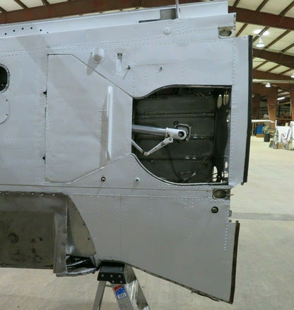 1964 Beech Baron 95-B55 Wing w/ Landing Gear LH P/N 96-110005-601 (0520-10)