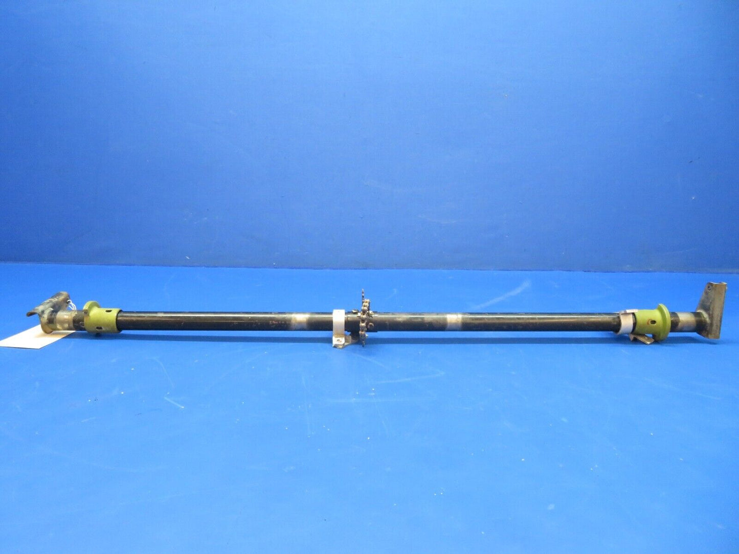 Piper PA-28R-201T Flap Torque Tube Assy P/N 62705-00, 62705-000 (1122-818)