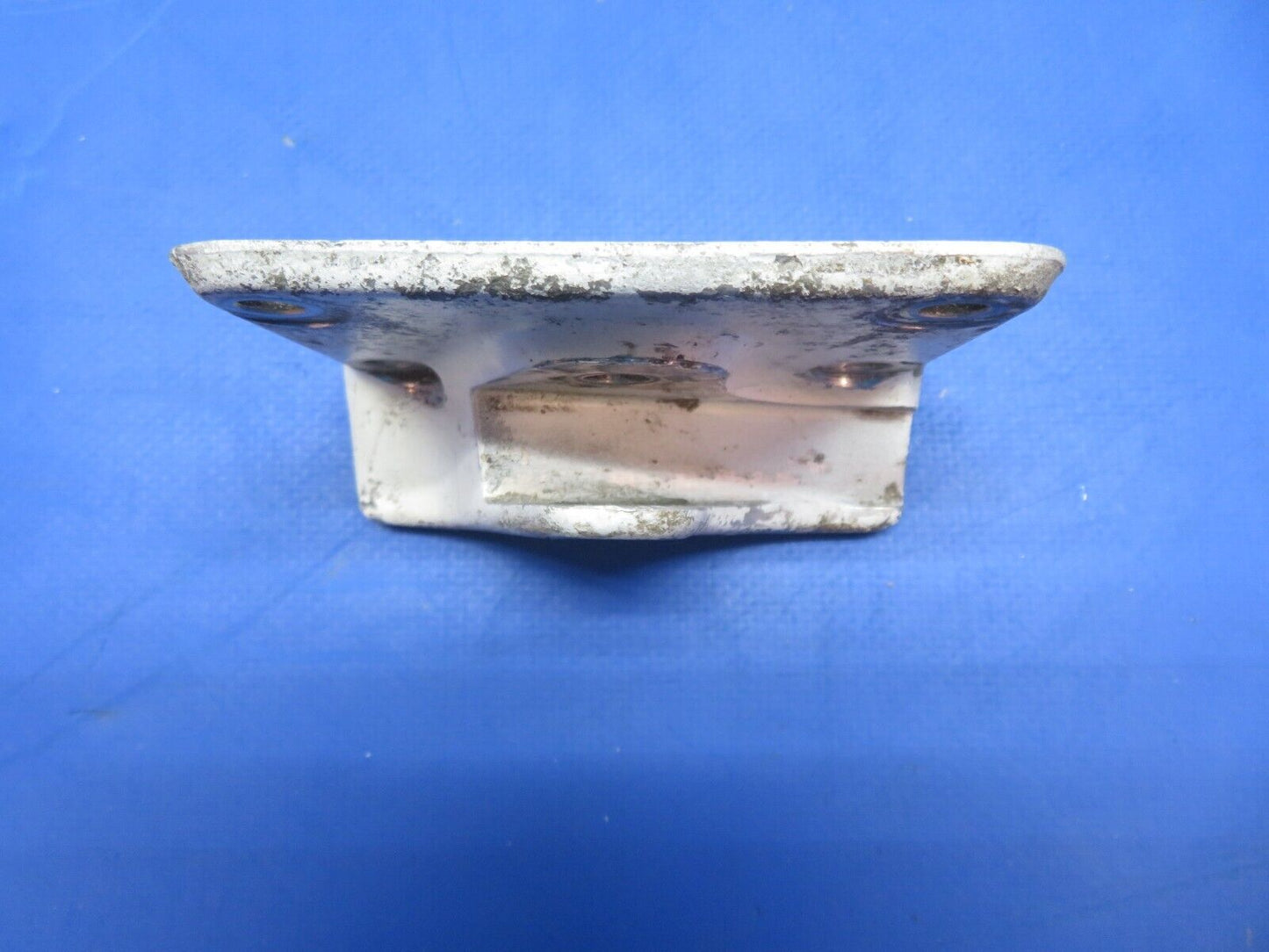 Cessna 310 / 310Q Drag Link RH Retainer Truss Brace P/N 0842105-1 (0823-686)