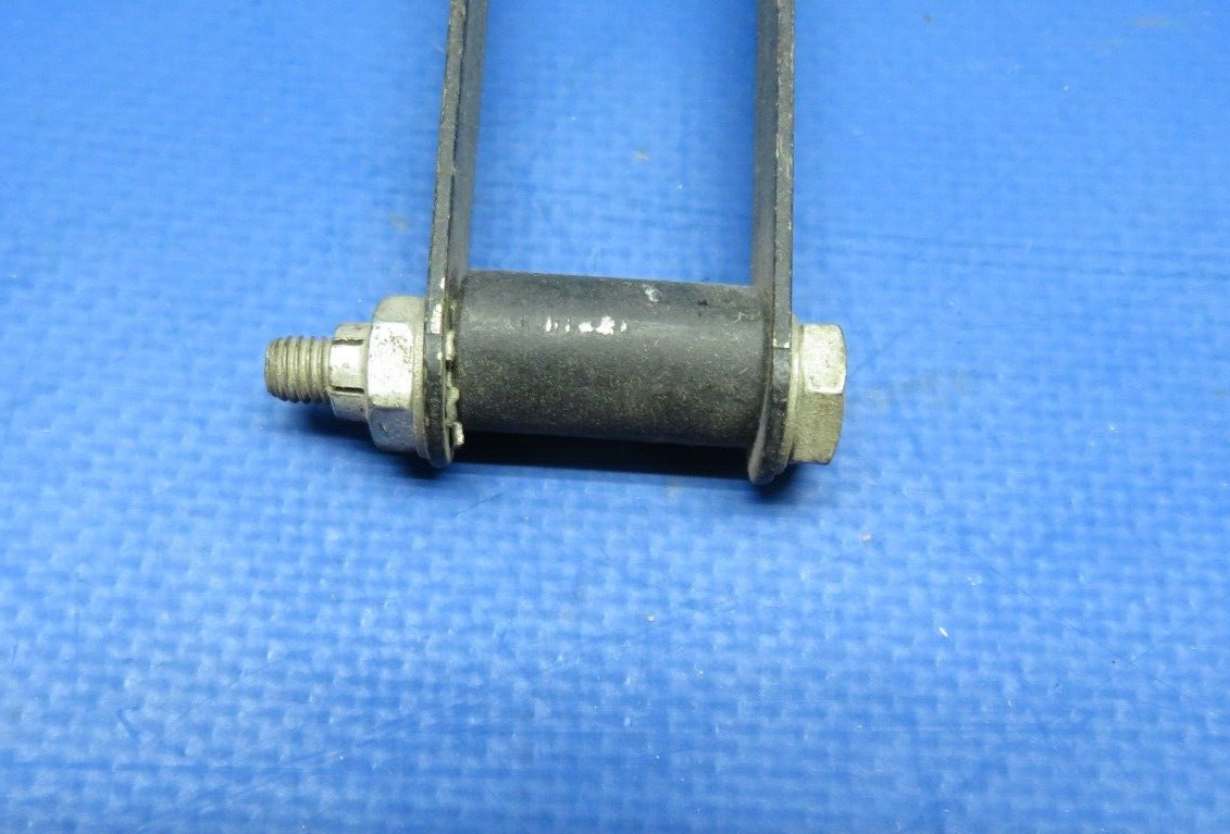 Piper PA-25 Latch Assy AFT Distributor Attachment P/N 61779-00 NOS (0523-129)