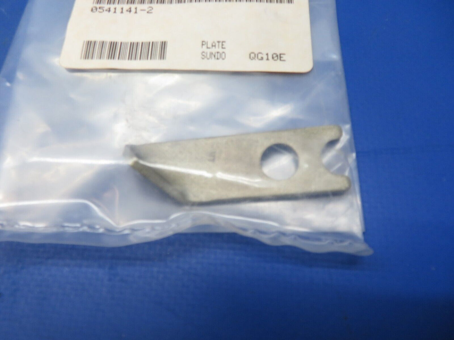 Cessna RH Lock Plate Brake Master Cylinder P/N 0541141-2 NOS (1023-405)