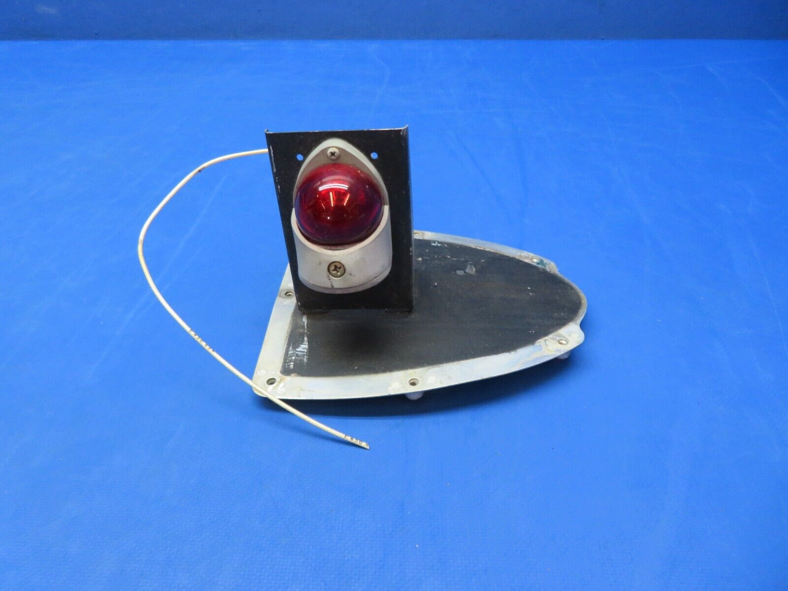 Cessna 310  310F Nav  Light Assy LH Red Lens w/ Access Door 0823200-1 (1123-340)