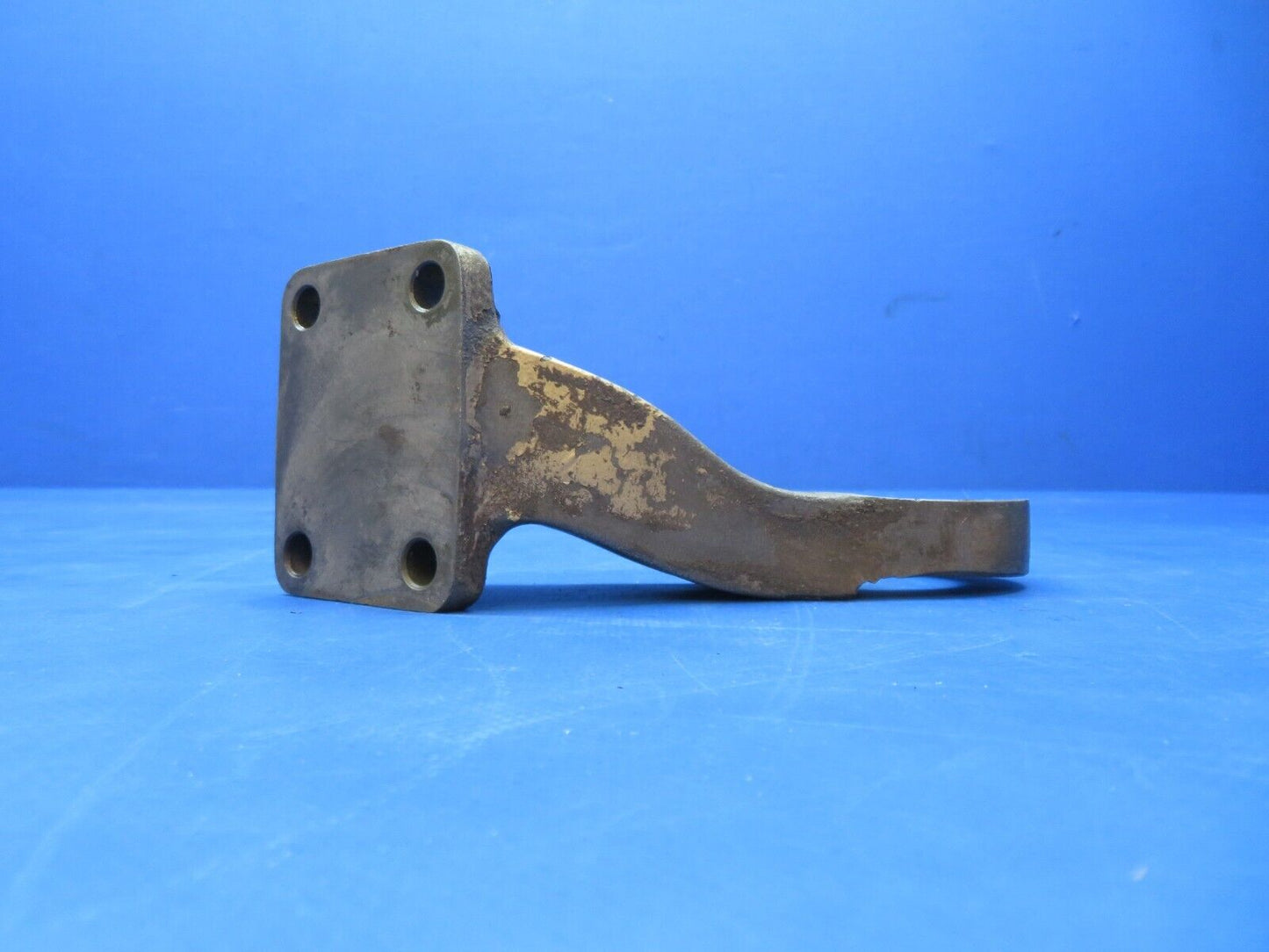 Continental E-Series LH Front Engine Mount Bracket P/N 531241 (0723-646)