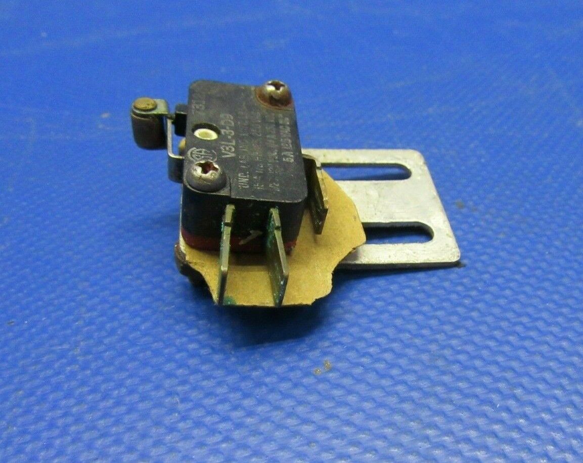 Cessna Cardinal 177RG Flap Limit Switch w/ Bracket P/N S1906-2 (0621-456)