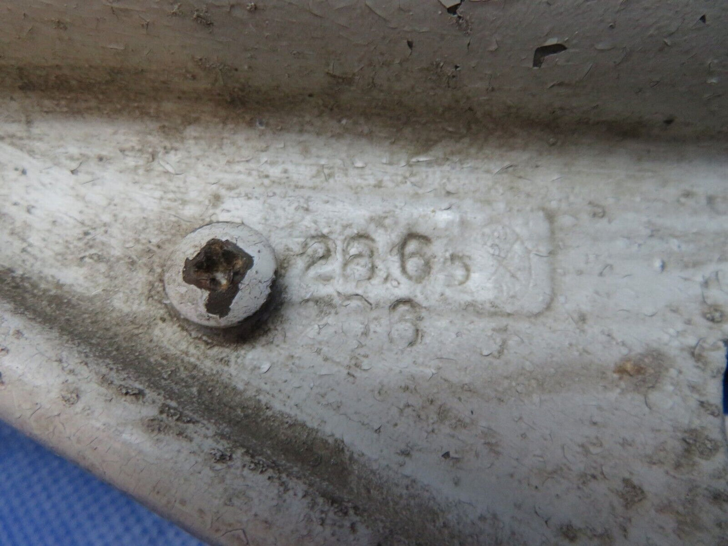 Piper PA-28R-180 RH MG Trunnion Assy P/N 67926-05 (1223-331)