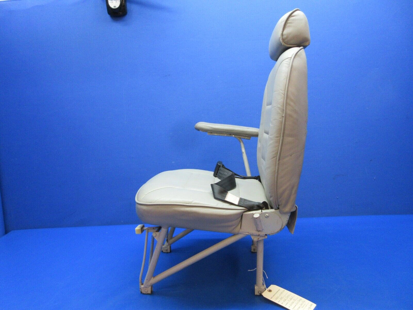 Cessna 401 / 401A LH FWD Facing AFT Passenger Seat P/N 5014000-17 (1223-1492)