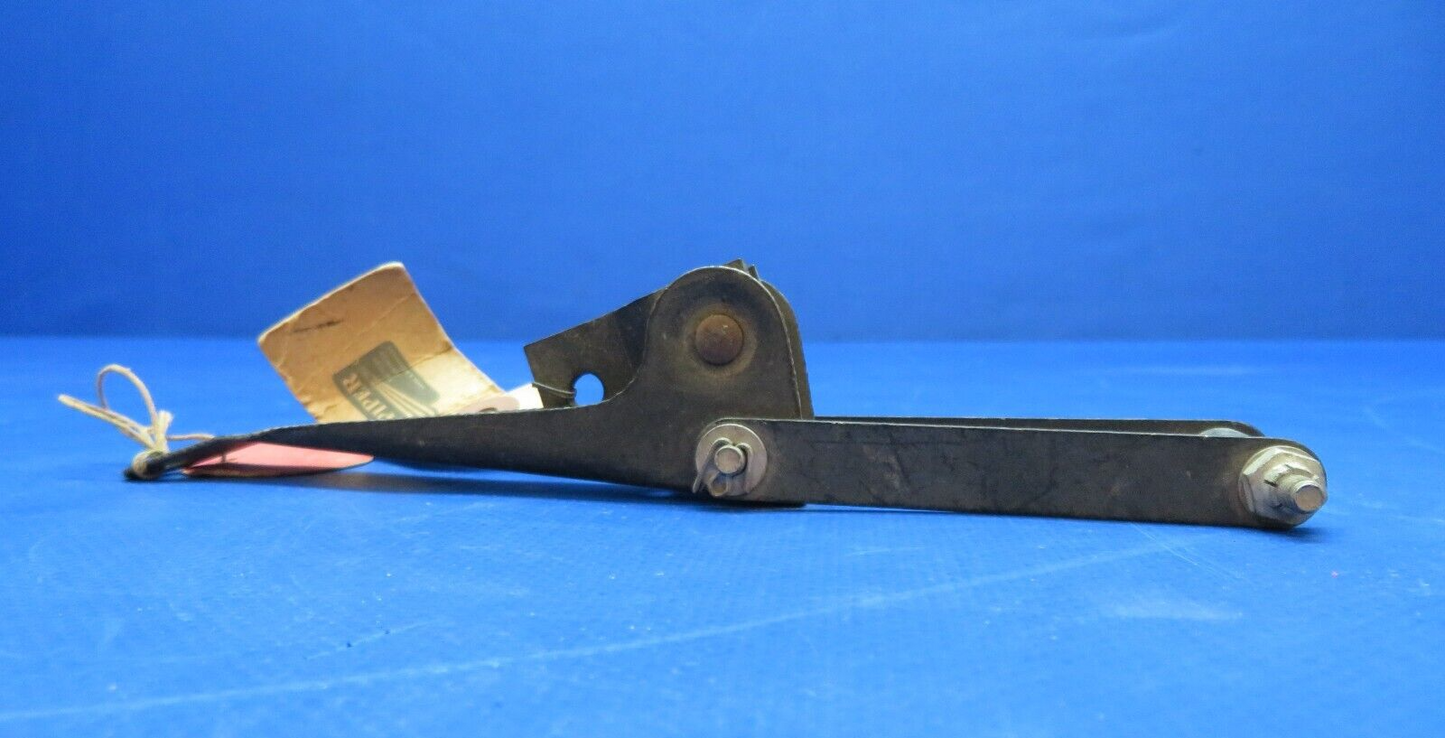 Piper PA-25 Latch Assy AFT Distributor Attachment P/N 61779-00 NOS (0523-129)