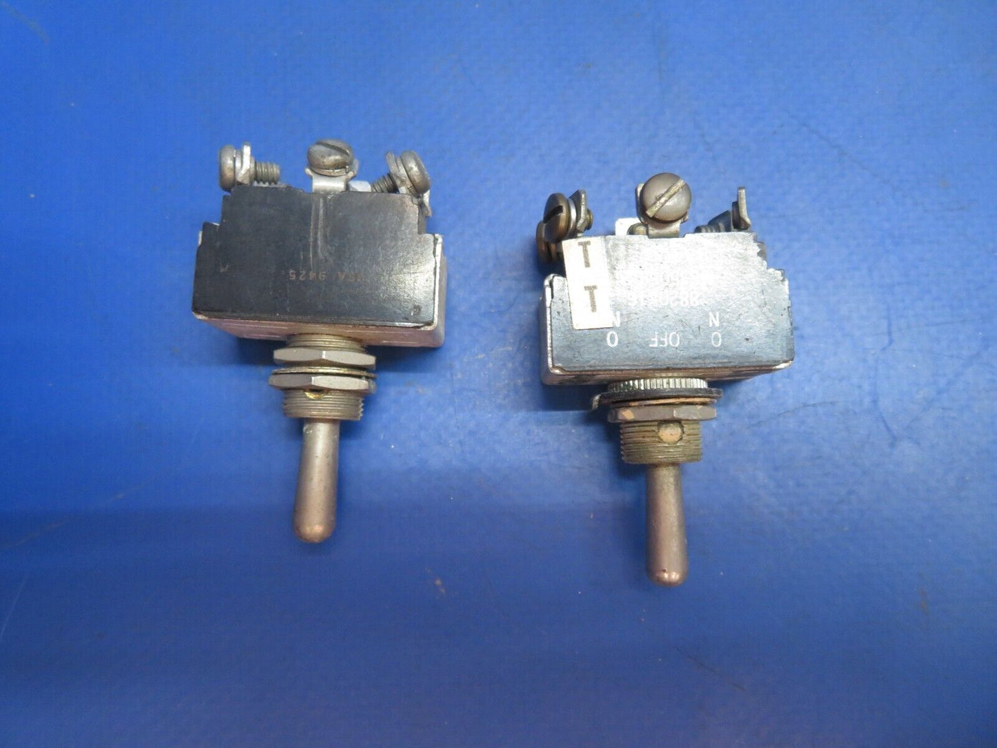 Piper Aerostar 602P Toggle Switch P/N MS25125-C3, MS35058-22 LOT OF 9 (0123-970)