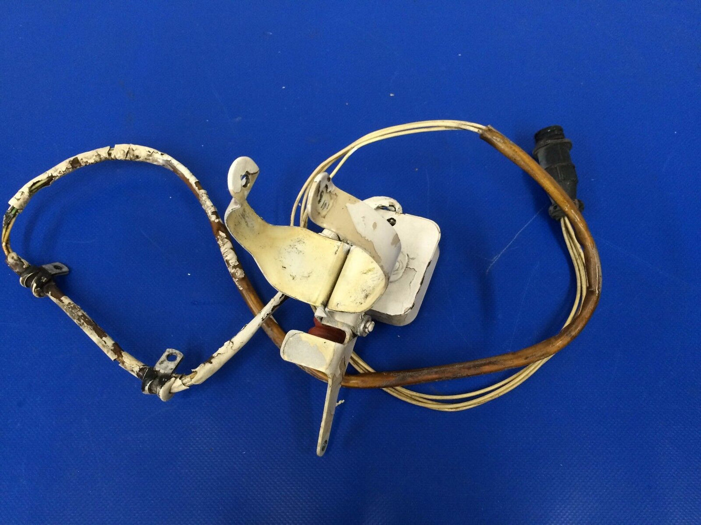 Beech Baron 58 Landing Gear Safety Switch Assy P/N 002-361013-607 (0117-30)