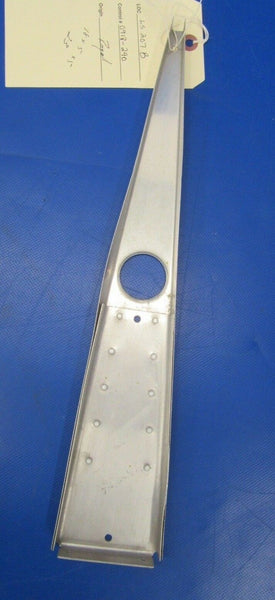 Cessna Angle P/N 0832250-7 NOS (0918-290)