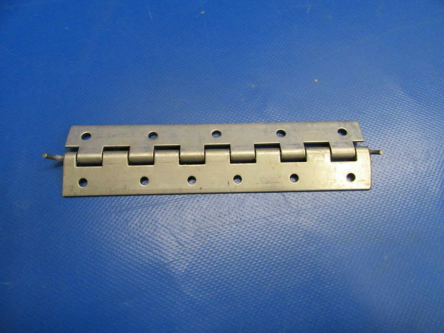 Piper Tomahawk Flap Hinge P/N 77367-008 NOS (0419-314)