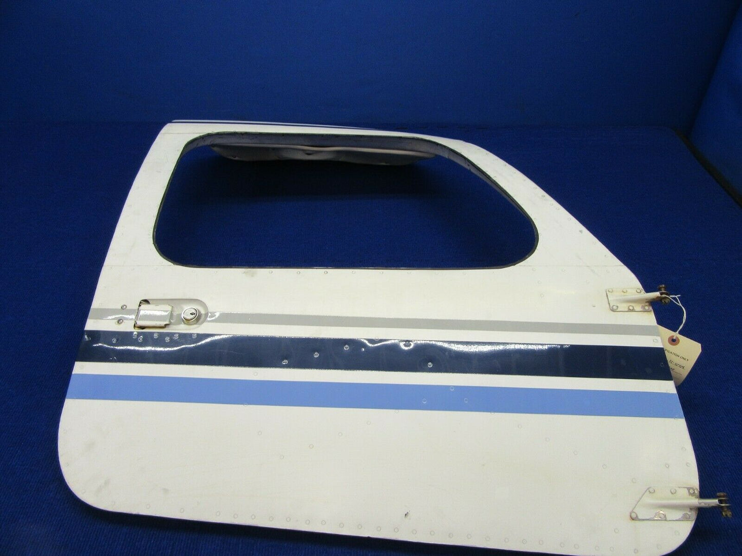 Piper PA-32-300 Cabin Door FWD NO KEY NO GLASS 68185-00, 68185-000 (1121-543)