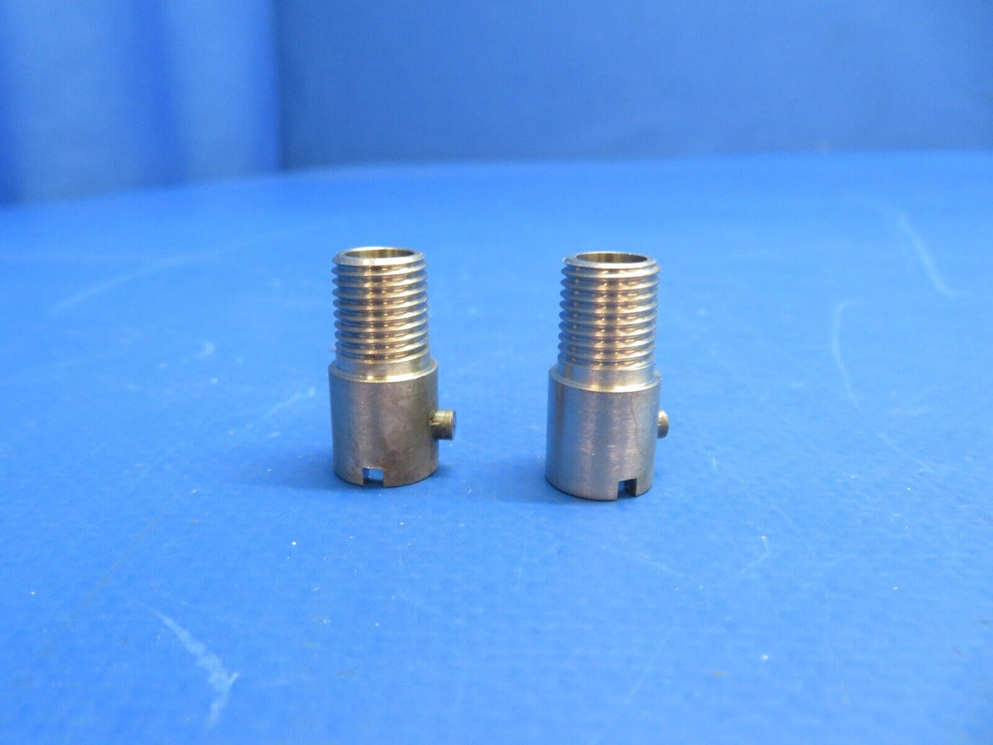 Piper Engine Cylinder Head Fitting P/N 460-664 LOT OF 2 NOS (0922-928)