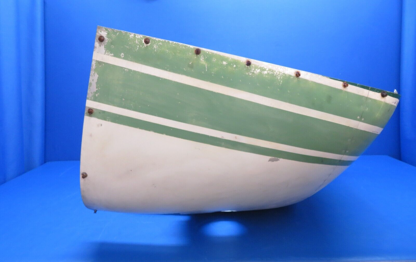 Damaged Cessna 182D / 182 LWR Cowl Assy P/N 0752031-28 (0923-581)