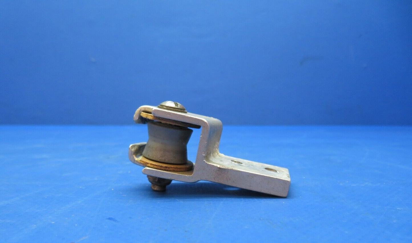 Cessna 172 Wheel Housing Front Seat Assy P/N 0700645-2 (0723-403)