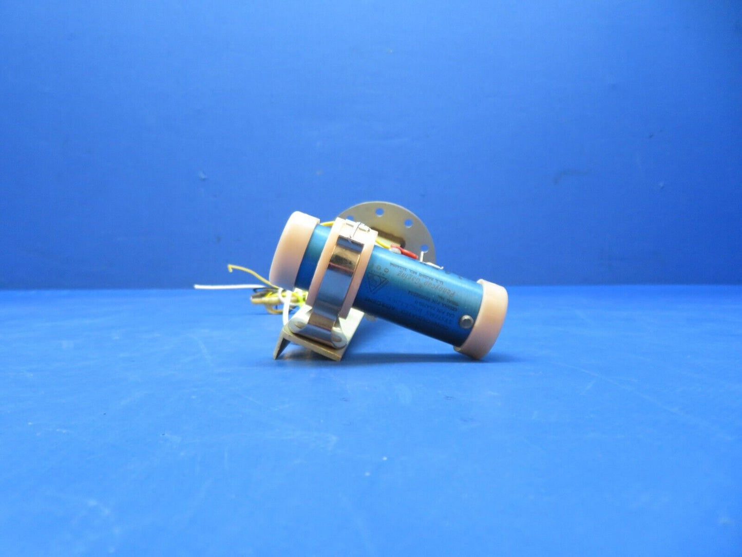 Cessna 310 / 310Q CAS RH OTBD Fuel Sensor w/ Mount P/N 9910082-11 (0823-669)