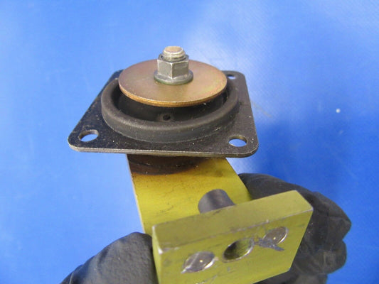 Beech Baron 58P Shock Mount & Support Instrument Panel P/N 96-324075 (0418-122)