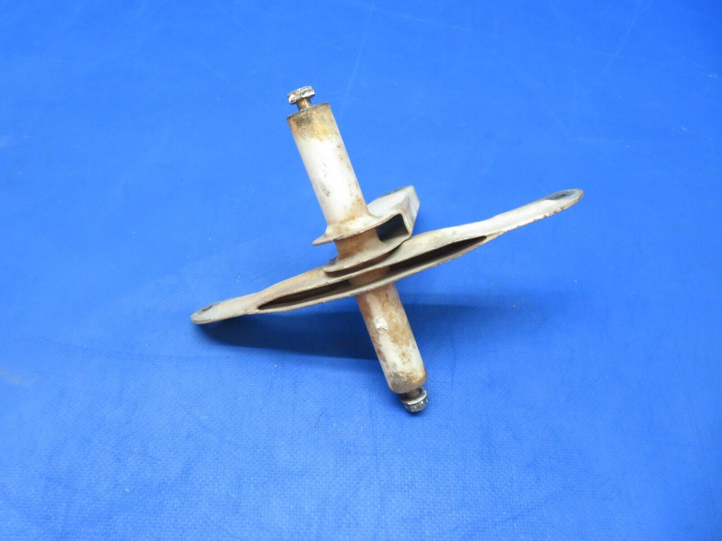 Cessna 188B AGpickup RH Flap Bellcrank Assy P/N 0523535-10AGW (0723-526)