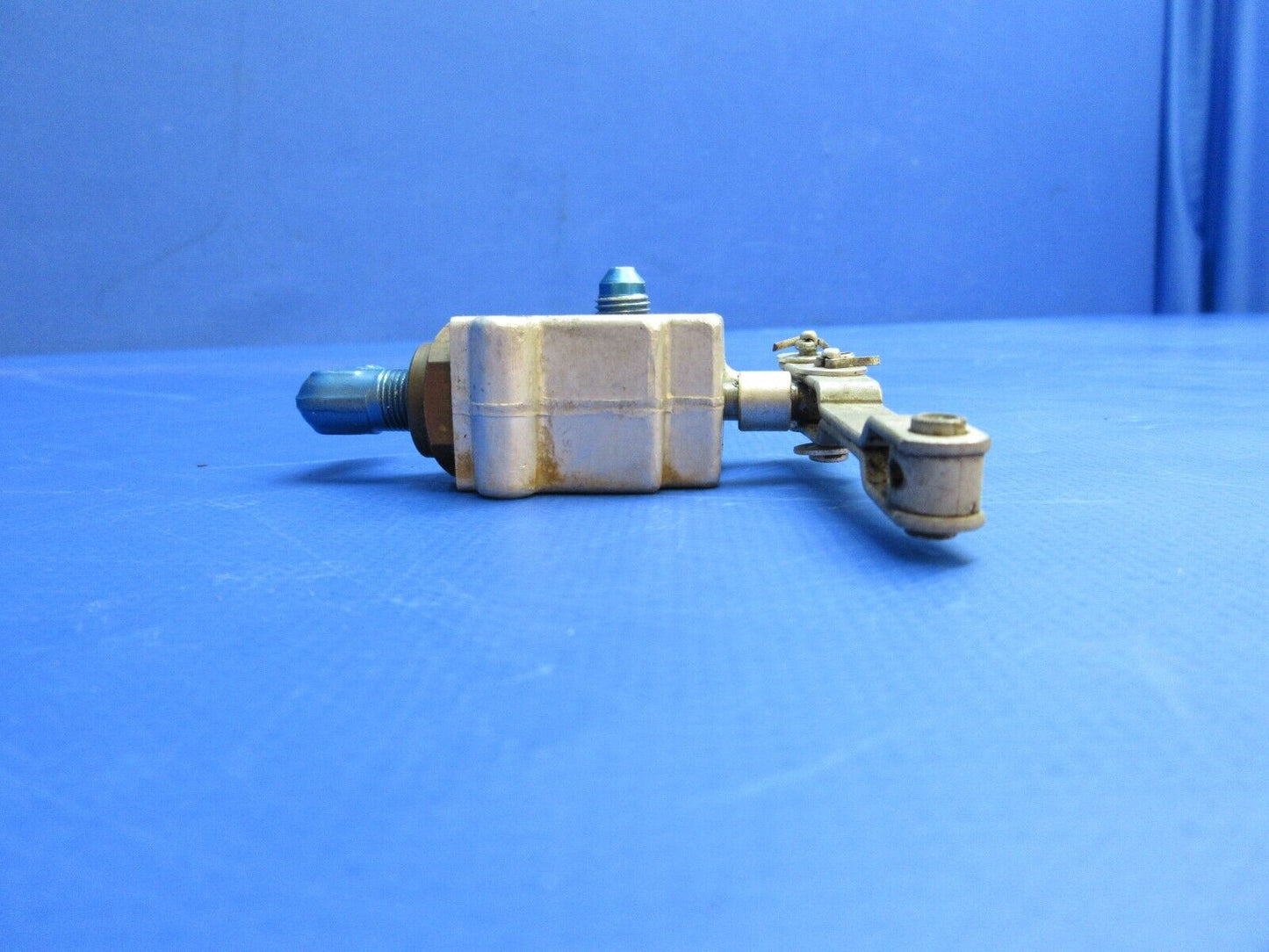 Beech C-35 Hoof A53T Parking Brake Valve P/N 35-815018 (1023-775)