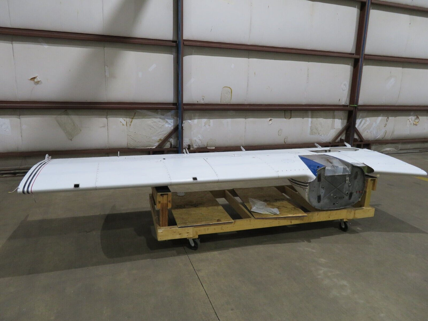 1978 Piper PA-34-200T Seneca LH Wing P/N 37093-03 (0423-104)