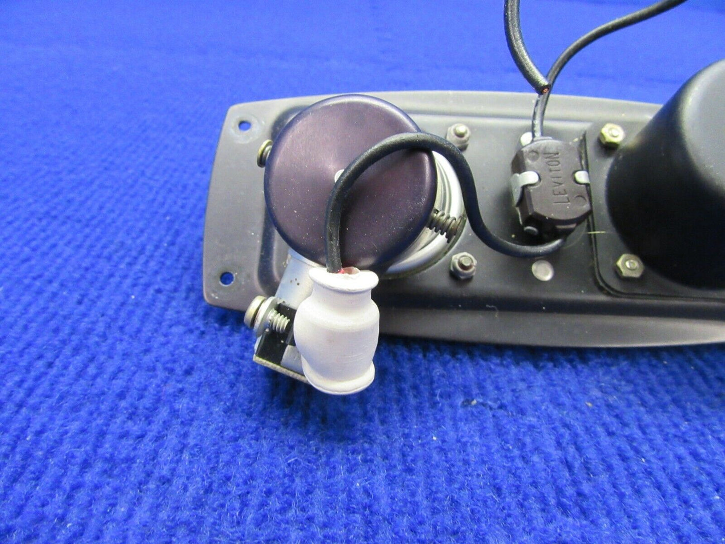 Piper PA-32-300 Light & Gasper Vent CTR & Rear 484 299 (1121-527)