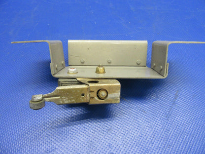 Beech 95-B55 Baron Cabin Heat Switch P/N MS25026-1 (0721-317)