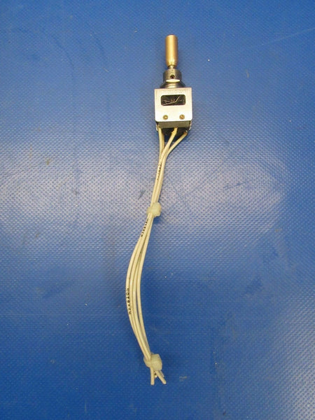 Beech Baron 58P Micro Switch P/N 13A71 (0818-300)