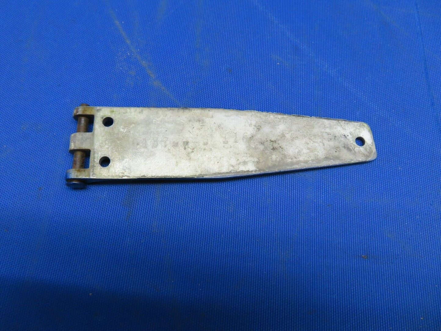 Rockwell Commander Cabin Door FWD LWR Hinge P/N 43723-3 (1020-520)