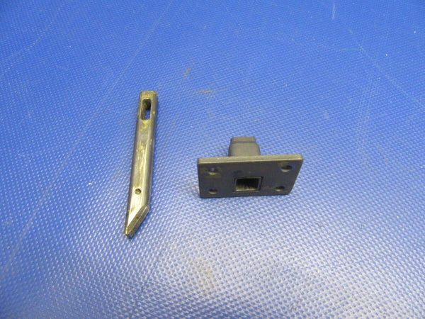 Cessna P210N Latch Pin & Guide Cabin Door 2117127-2, 2117124-1 (0521-337)