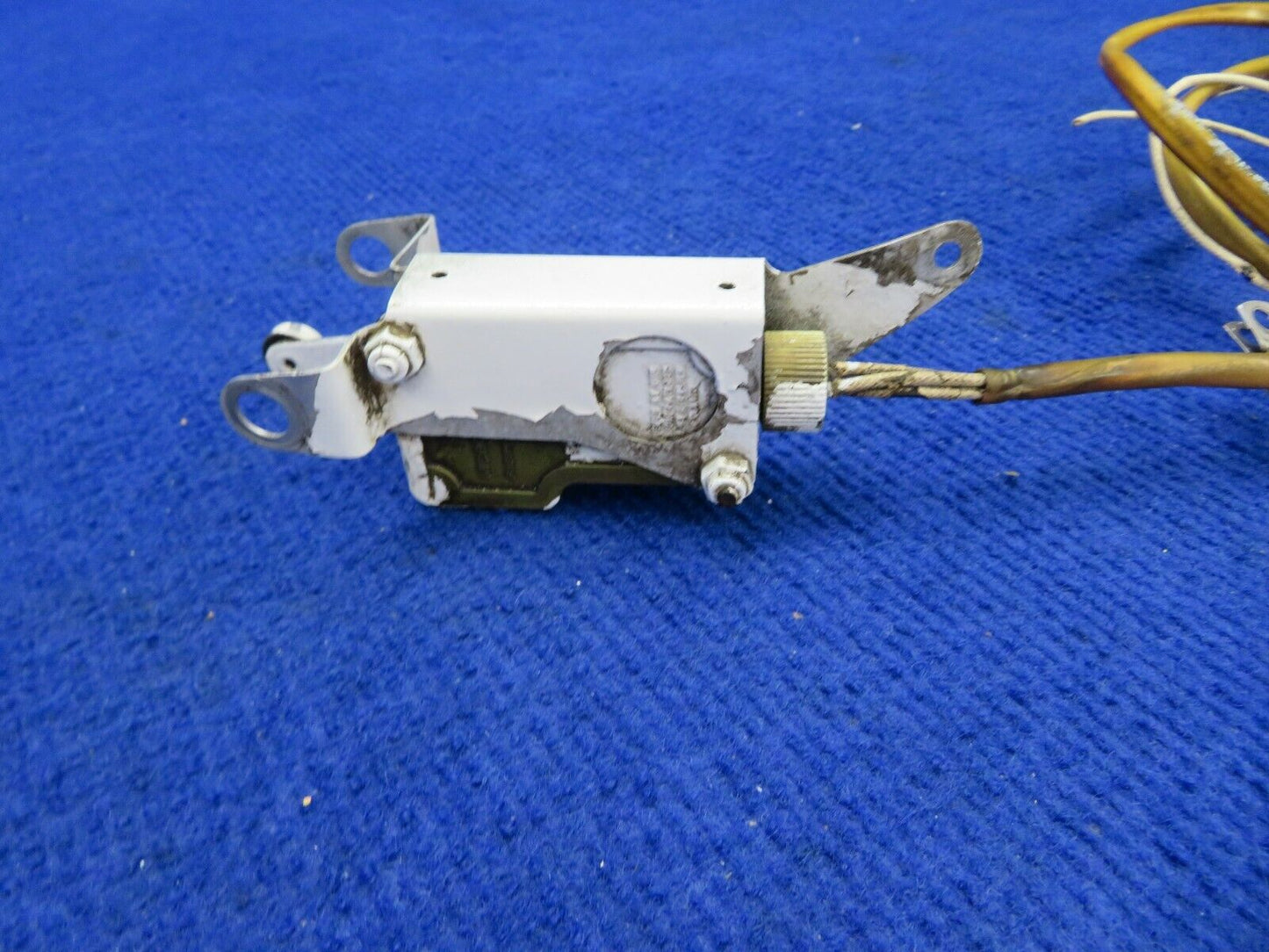 1956 Cessna 310 Main Gear Micro Switch Bracket P/N 0841000-14, 1VA20 (0522-336)